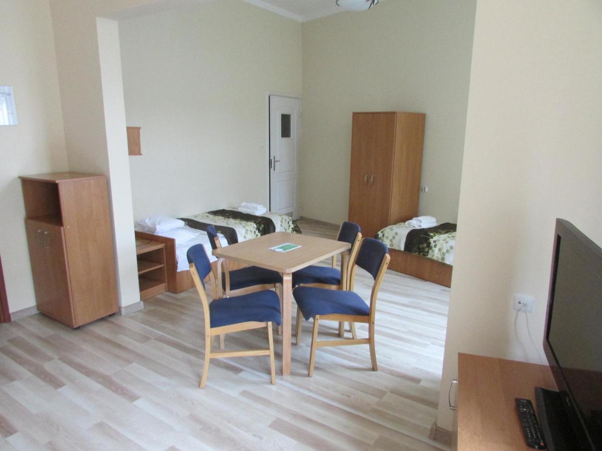 Cdr Aparthotel Krakau Buitenkant foto